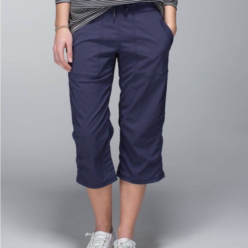 Lululemon Studio Crop *No Liner
Cadet Blue